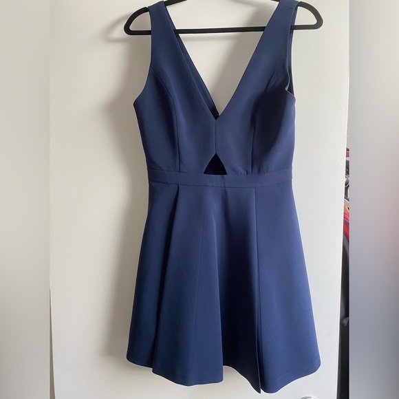 Alice and Olivia cut out mini dress - Picture 2 of 6